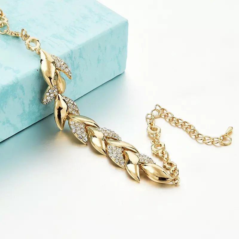 Elegant Designer Alloy Rhinestone Leaf Bracelet